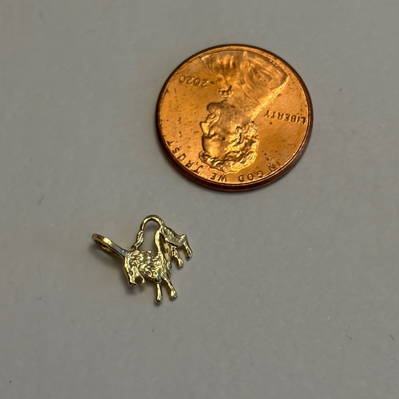 Tiny 14k solid gold lion charm - Picture 3 of 3
